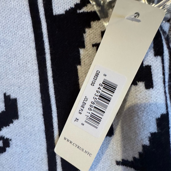 Strazzi by Cyrus Black and White Patterned Sweater NWT - Picture 9 of 10